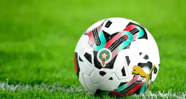 البطولة و"المونديال" في آن واحد.. قرار غير مسبوق لإنقاذ الموسم الكروي في المغرب