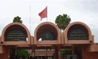 طالب يحتج على أساتذته بمحاولة إحراق نفسه داخل الحرم الجامعي