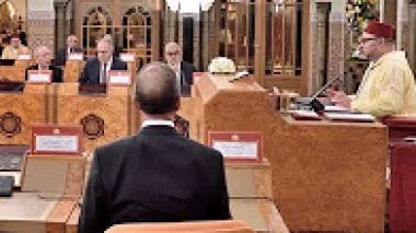 الملك يترأس مجلسا للوزراء بالقصر الملكي بالدار البيضاء