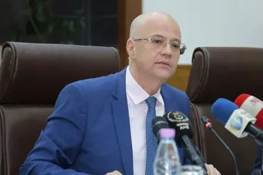 محكمة جزائرية تقضي بسجن وزير سابق سبع سنوات بتهم الفساد