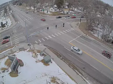 حفرة أرضية مفاجئة تبتلع سيارتين في الولايات المتحدة.. فيديو يوثق اللحظة