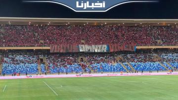 جماهير الوداد ترفع علم فلسطين وتنشد أغنيتها الجديدة "أرض الصمود"