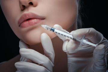 تطورات الدعوى القضائية المرفوعة ضد فرنسي يزاول عمليات تجميل برياضات مراكش