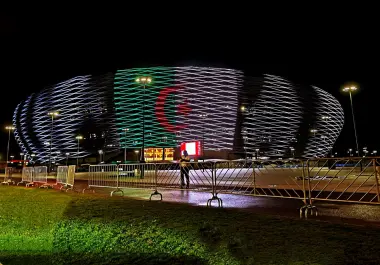 عاقوا بيهم.. جماهير جزائرية تفضح أكاذيب إعلام الكابرانات وترد عليه بصور ومشاهد حقيقية من قلب المملكة المغربية