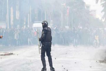 مواجهات عنيفة بين الشرطة التونسية ومتظاهرين في قفصة