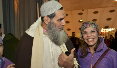 صور للطيفة أحرار مع الفيزازي وزوجته في معرض الكتاب أمس السبت‏