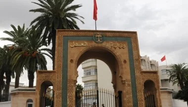 وزارة العدل تستجيب ، بشكل استثنائي ، لطلبات الانتقال الخاصة بالموظفات إلى محاكم الدائرة القضائية بالعيون