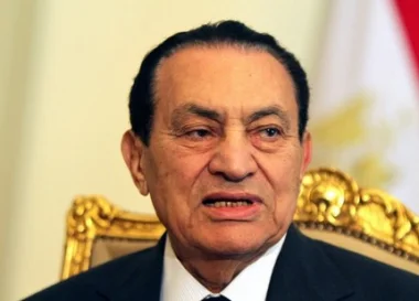 حقوقي يهدد بمقاضاة مبارك حال ذهابه لألمانيا