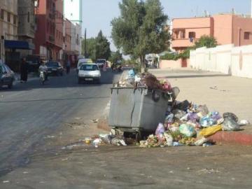 تطوان تعاني من تراكم الازبال بسبب إضراب مستخدمي شركة (تيكميد) المغرب