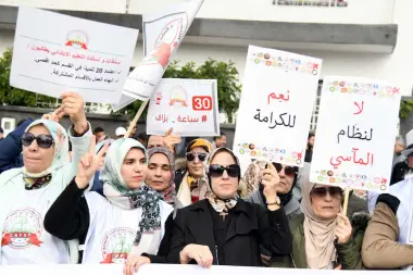 الساعات الإضافية تعمّق الأزمة.. أسرة التعليم تعد الحكومة بخريف ساخن بعد تجاهل مطالبها الأساسية