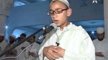 طفل يؤم المصلين في تراويح رمضان بسلا