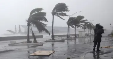 نشرة إنذارية.. رياح عاصفية وأمطار جد قوية مرتقبة بعدد من مناطق المملكة