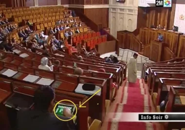 منع الهواتف والأكل وتصفح الجرائد أثناء جلسات الأسئلة الشفوية بالبرلمان