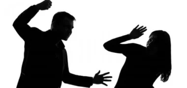 هكذا تدخل مواطنون لتخليص سيدة من قبضة مختل عقلي قام بشنقها