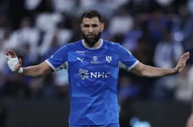 "سجين" بالسعودية.. لماذا تعثرت عودة بنزيمة إلى أوروبا رغم استعداده للعب مجانا؟
