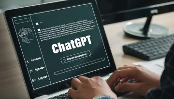 كاتبة عالمية تنسى حذف دليل يكشف استخدامها لـ"ChatGPT" في روايتها