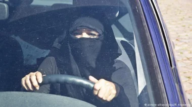 المحكمة الدستورية الألمانية: النقاب ممنوع أثناء قيادة السيارة