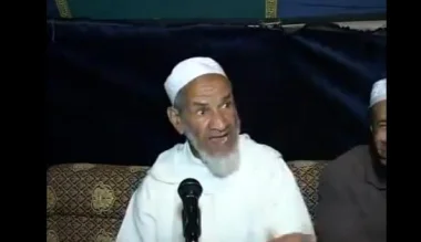 الشيخ العلوي : أمك تتفرج ف خلود وباك تايضرب التنفيحة