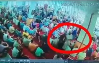 بسبب خطبة جمعة انتقد فيها العصابات.. مسلحون يعتدون على إمام داخل المسجد في الجزائر