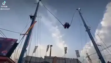 لقطات مرعبة.. سقوط عنيف لركاب لعبة ترفيهيةفي اسبانيا بعد انقطاع مفاجئ للكابل
