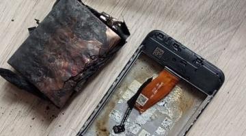 بعد ثلاثة أسابيع من شرائه...انفجار هاتف محمول يتسبب في اشتعال النيران في منزل ببريطانيا