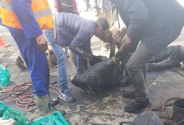 نجاة عمال نظافة من موت محقق بعدما علقوا داخل بالوعة بالجديدة