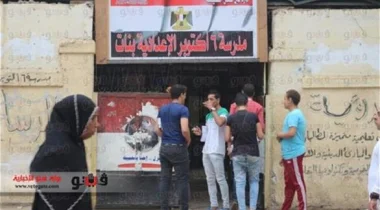 تلميذ في المرحلة الثانوية يدخل الامتحان بـ"السيجارة" و"الشاي"
