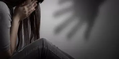 منشور فايسبوكي حول تعرض تلميذة لاعتداء قاتل يجرّ شخصين إلى الاعتقال