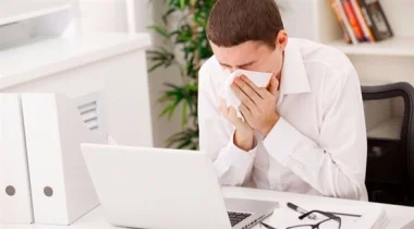 لماذا يذهب الموظفون إلى العمل وهم مرضى؟