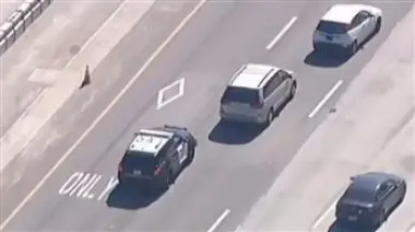 مطاردة درامية .. الشرطة الأمريكية تفشل بالقبض على امرأة سرقت سيارة وهربت إلى المكسيك (فيديو)