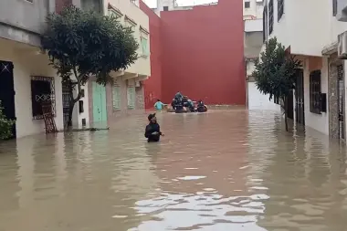 القصر الكبير تحت رحمة "اللوكوس".. فيضانات عارمة تعزل المدينة وسد وادي المخازن يسجل أرقاماً قياسية