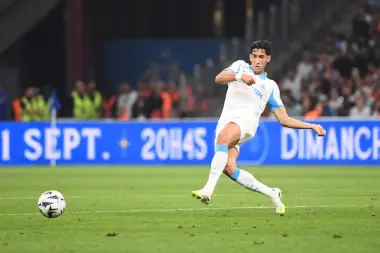 أكرد يسطع في ظهوره الأول مع مارسيليا ويسهم في سحق لوريان برباعية نظيفة