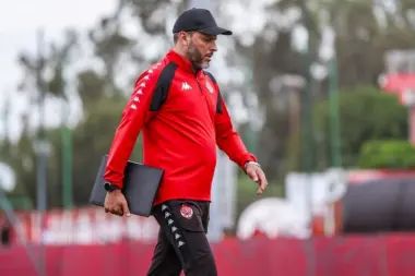 بعد هزيمة الجديدة.. بنشريفة يضع استقالته ويرحل عن الوداد