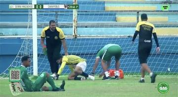 توقيف مباراة كرة قدم بالبرازيل بسبب اطلاق نار داخل الملعب(فيديو)