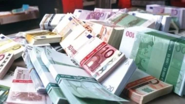 كيف سمح "العثماني" لنفسه بالعفو عن مهربي الأموال والتخلي عن ضرائب تقارب 3000 مليار من "فلوس الشعب"؟