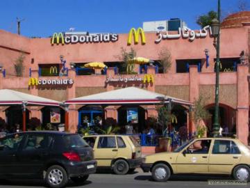 صحفي مغربي يتهم سلسلة ماكدونالدز المغرب بممارسة التمييز ضد “وكالين رمضان”
