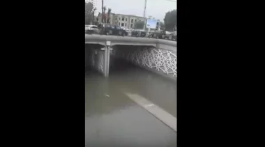 شوهة .. نفق بني مكادة بطنجة يتحول الى مسبح بعد أولى التساقطات