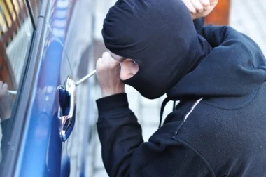 اعتقال مجرمين خطيرين متورطين في جرائم سرقة السيارات والسرقات بالخطف بالعرائش وطنجة