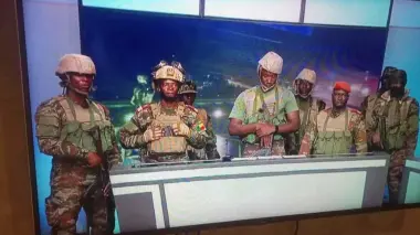 القوات المسلحة في بنين تحبط انقلاباً عسكرياً مفاجئاً وتؤكد سلامة الرئيس