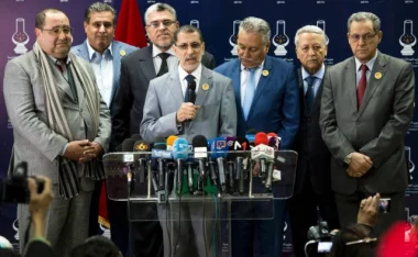 هذا هو سبب تأجيل زعماء أحزاب التحالف الحكومي التوقيع على “ميثاق الأغلبية”
