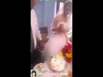 عريس يضرب عروسه أمام المدعوين