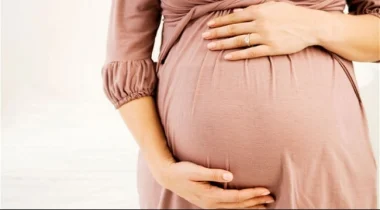الحزب الحاكم باسبانيا يغري المغربيات الحوامل من أجل التخلي عن مواليدهن