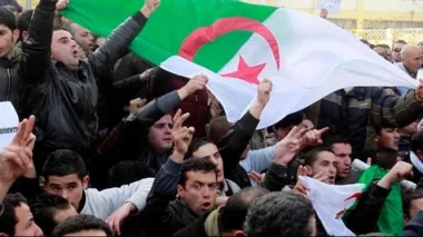 "ترامب" يدخل على خط الاحتجاجات الشعبية بالجزائر وهذا ما طالب به