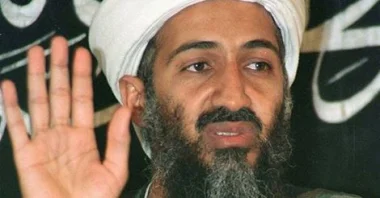 بالفيديو : بن لادن يطلب العفو من أبيه وزوجته في رسائل بخط يده 
