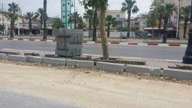 بالصور : اصلاحات تثير الجدل .. اقتلاع حجارة مازالت صالحة و تغييرها بأخرى .. ما معنى هذا ؟!