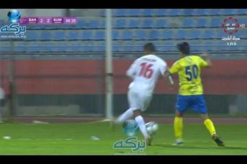 لقطة ساخرة.. حكم يحتسب ضربة جزاء "وهمية" رغم مراجعة "الفار" (فيديو )