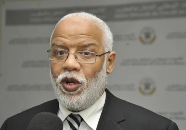 يتيم يَضَعُ نهايةََ للجدلِ حول «إلغاء مجانية التعليم»