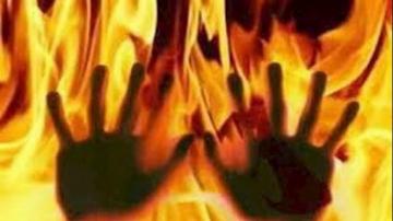 في مشهد صادم...فتاة في مقتبل العمر تضع حد لحياتها حرقا في الشارع العام