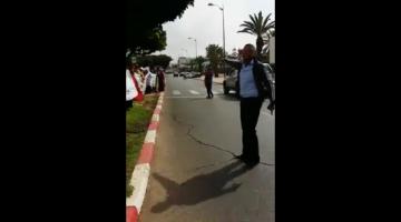 بعد أيام من الخطاب الملكي .. مواطنون بأكادير يخرجون للإحتجاج بعد ان سلبت منهم اراضيهم (فيديو)