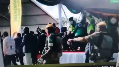 انفجار يستهدف تجمعا انتخابيا لرئيس زيمبابوي وهذه حصيلة الضحايا (فيديو)